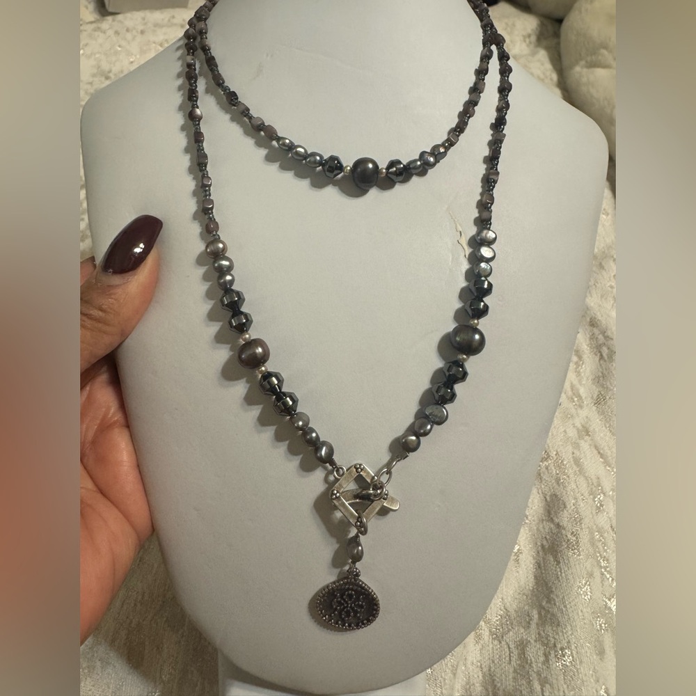 Elegant Silver and Beaded Necklace - Picture 1 of 3